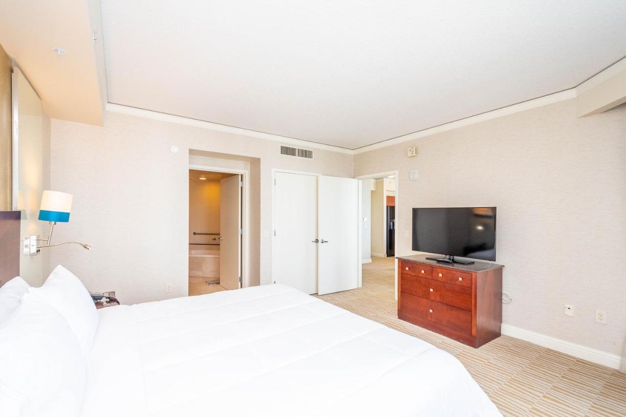 Trump Intl 2 Bedroom Apartment 1600 Sqf Ocean And Bay View Санні-Айлс-Біч Екстер'єр фото