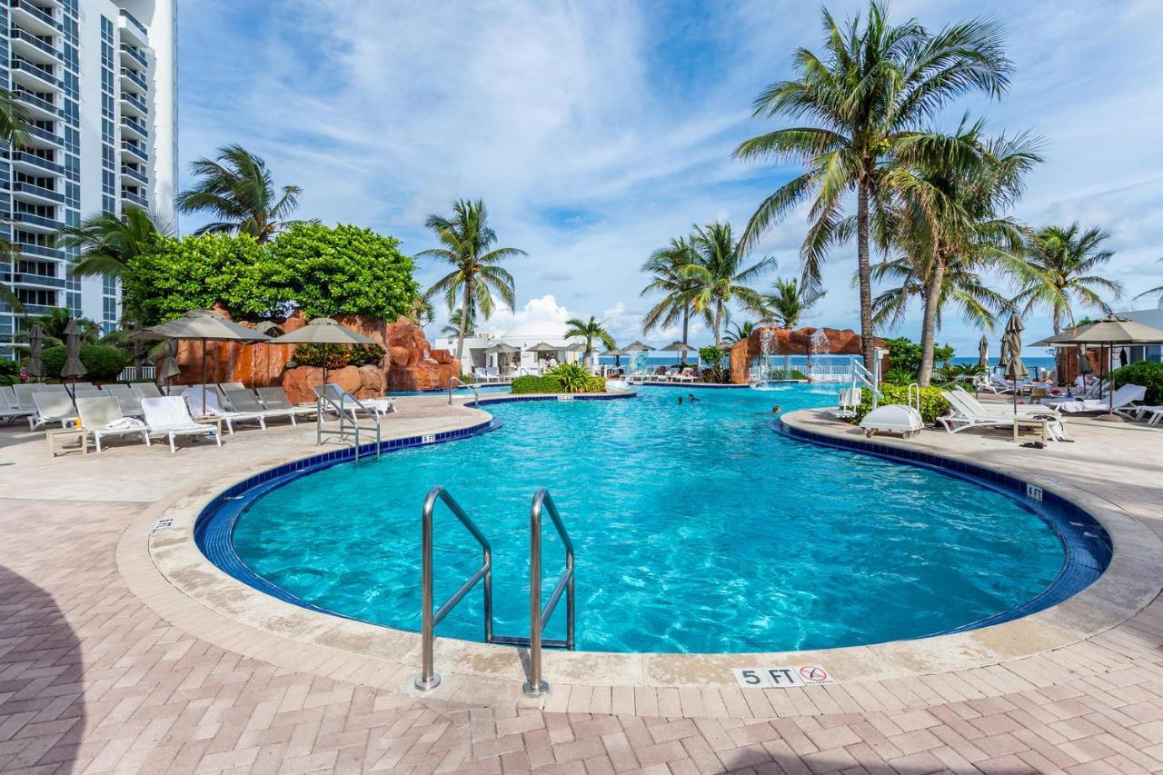 Trump Intl 2 Bedroom Apartment 1600 Sqf Ocean And Bay View Санні-Айлс-Біч Екстер'єр фото